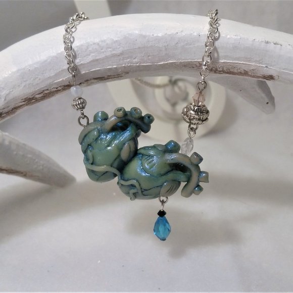 HANDMADE Turquoise blue iridescent Siamese anatomical heart necklace - Picture 2 of 9